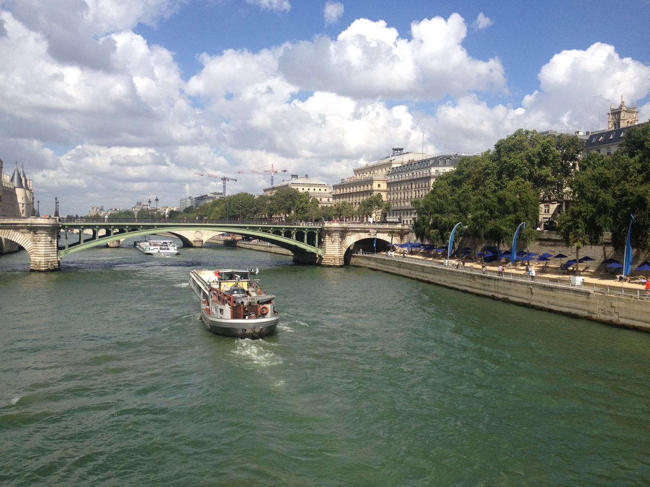Une peniche sur la Seine